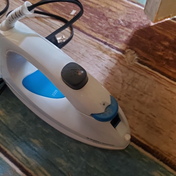 Irons - Picture 3 of 4